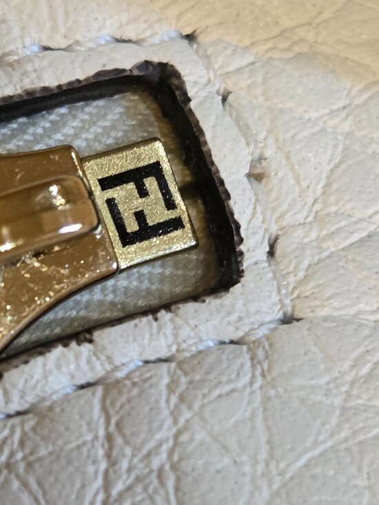 Authentic Fendi Mania Round AirPods Case / Bag Charm – White Leather – Made in I main image 11